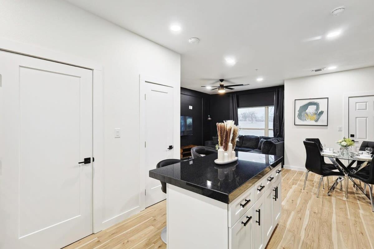New 2B Townhome Near At&T Global Life 6Flag Arlington Eksteriør bilde